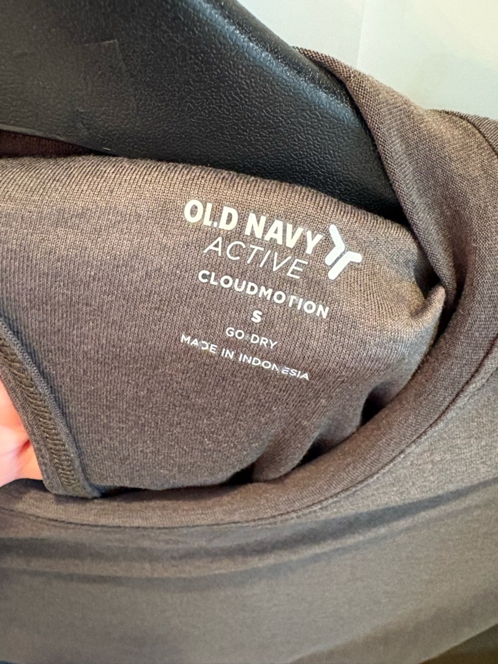 Old Navy Active Cloud Motion Key Hole Wrap Back Top Size Small - Picture 3 of 3
